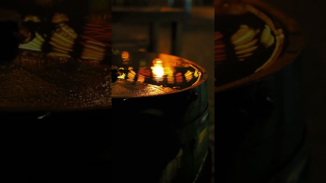 Rainy night - neon light reflections 