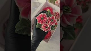 Easy way to two-tone your buttercream flower