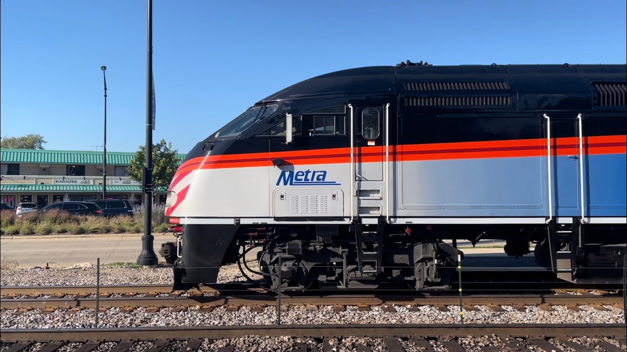 Metra MP36PH-3C leaves Wood Dale, IL - YouTube
