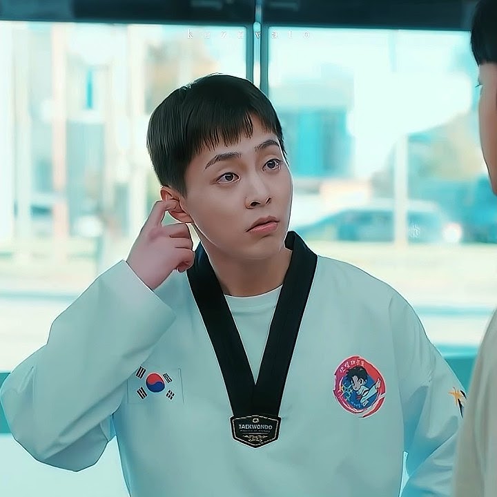 Xiumin’s character is basically himself 🤣 [#kdrama #bromance #xiumin ] title: ceo-dol mart