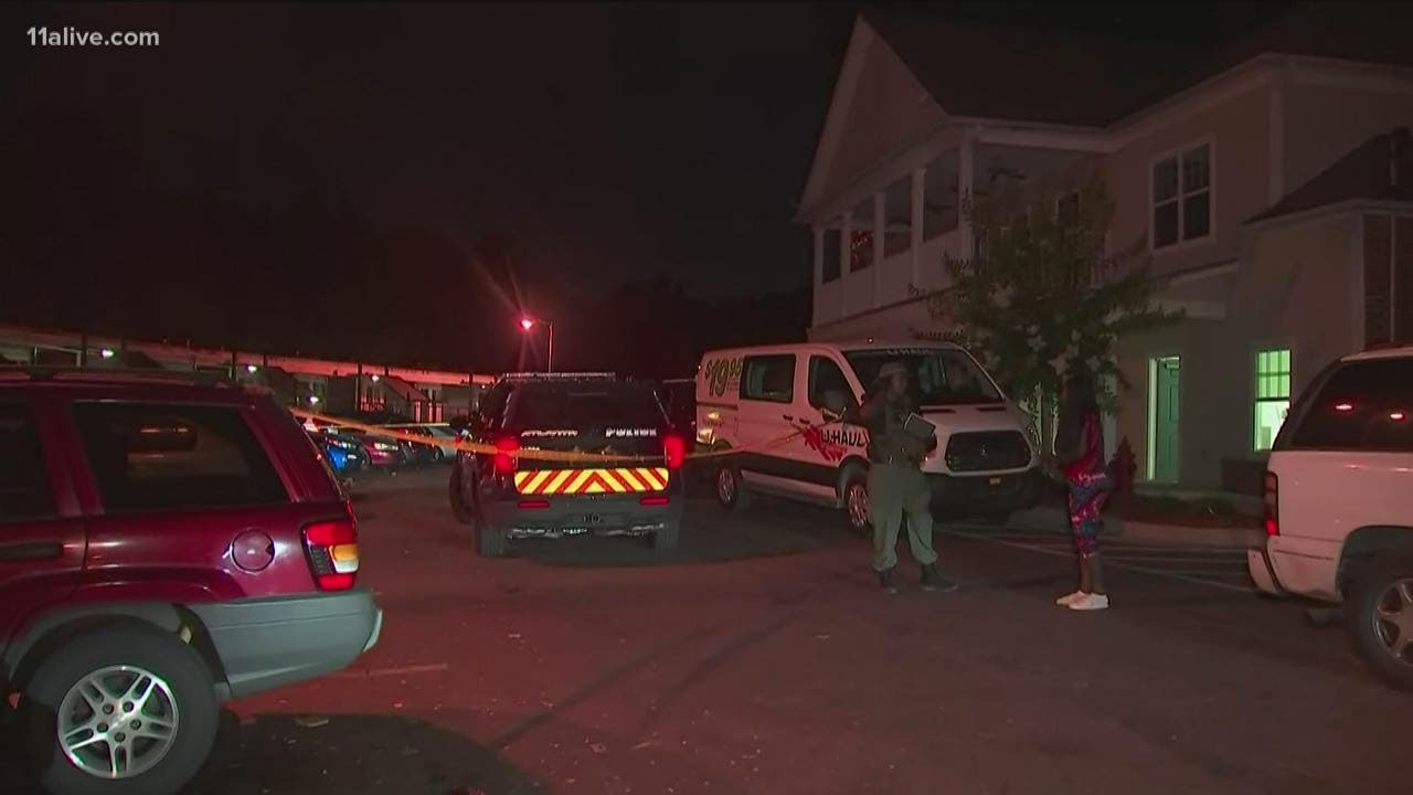 Man found shot to death in front of apartment door in northwest Atlanta ...