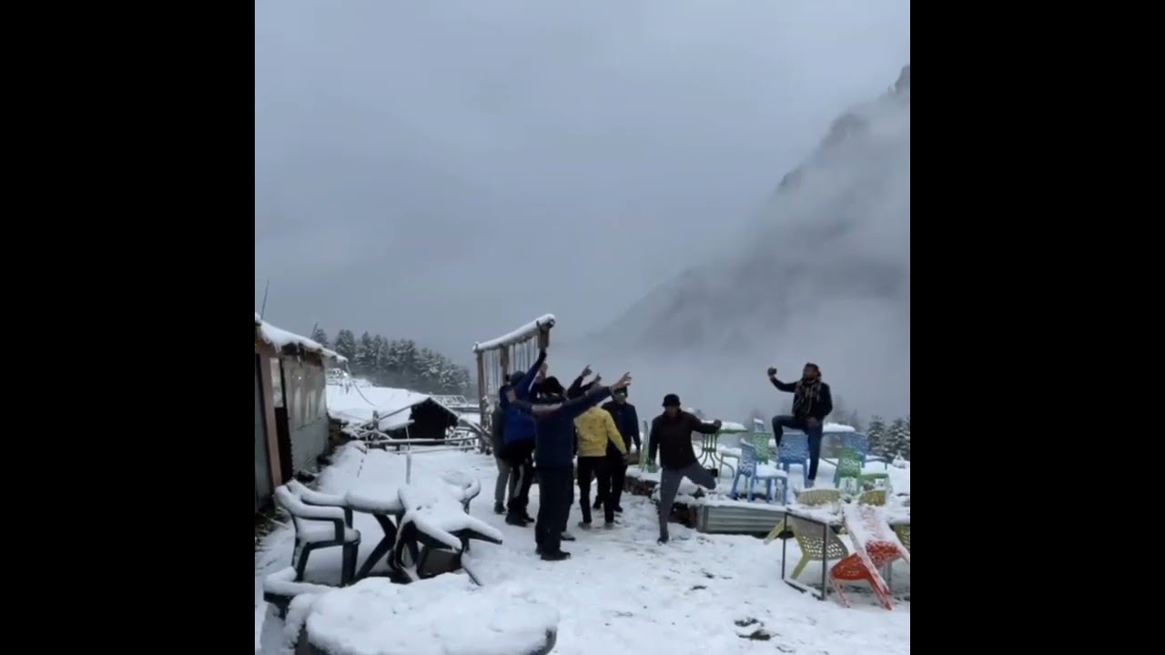 Live Snowfall | Enjoying Snowfall With Friends | Awesome Snow View | Enjoymytrips | Winter Weekend