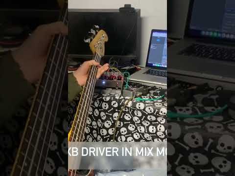 EHX Bass Clone