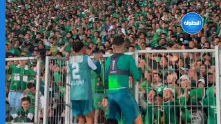 احتفال لاعبي الرجاء مع الجمهور بعد الفوز على اتحاد طنجة