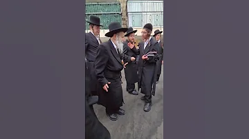 Amshenov Rebbe Being Asked To Intervene When Young Chassidim Quarrel 