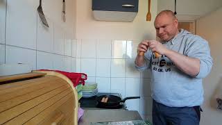 Sascha hat Currywurst mit Pommes gemacht 🍟