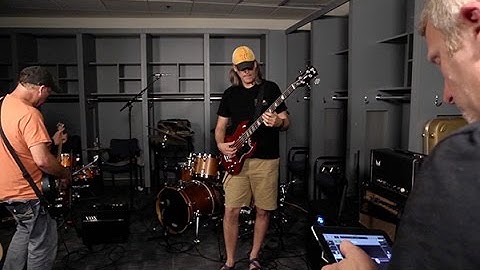 Kenny Chesney - Mackie DL32R Application Story