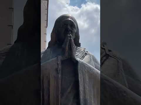 Madre Teresa de Calcutá, Skopje ?? Macedónia #memorial #roadtrip #macedonia #skopje #motherteresa