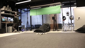 3D printed self-learning robot limps across the room