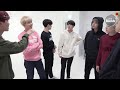 BTS الاقزام السبعة لاكن أصبحوا الاقزام ال6 لان تاي هو سنو وايت لا يفوتكم 