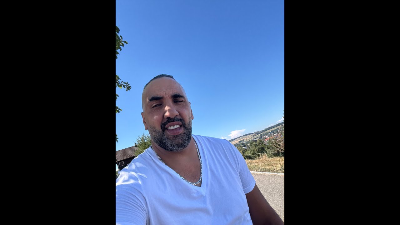 "🎙️"جيت نقولكم وجدو راسكوم الضحك والحماق هاد العام مع القصص والكدوب😂😅🤦🏻‍♂️