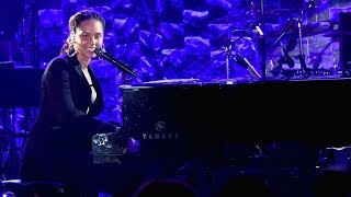Video thumbnail of "Alicia Keys - Jay Z Tribute (Full)"