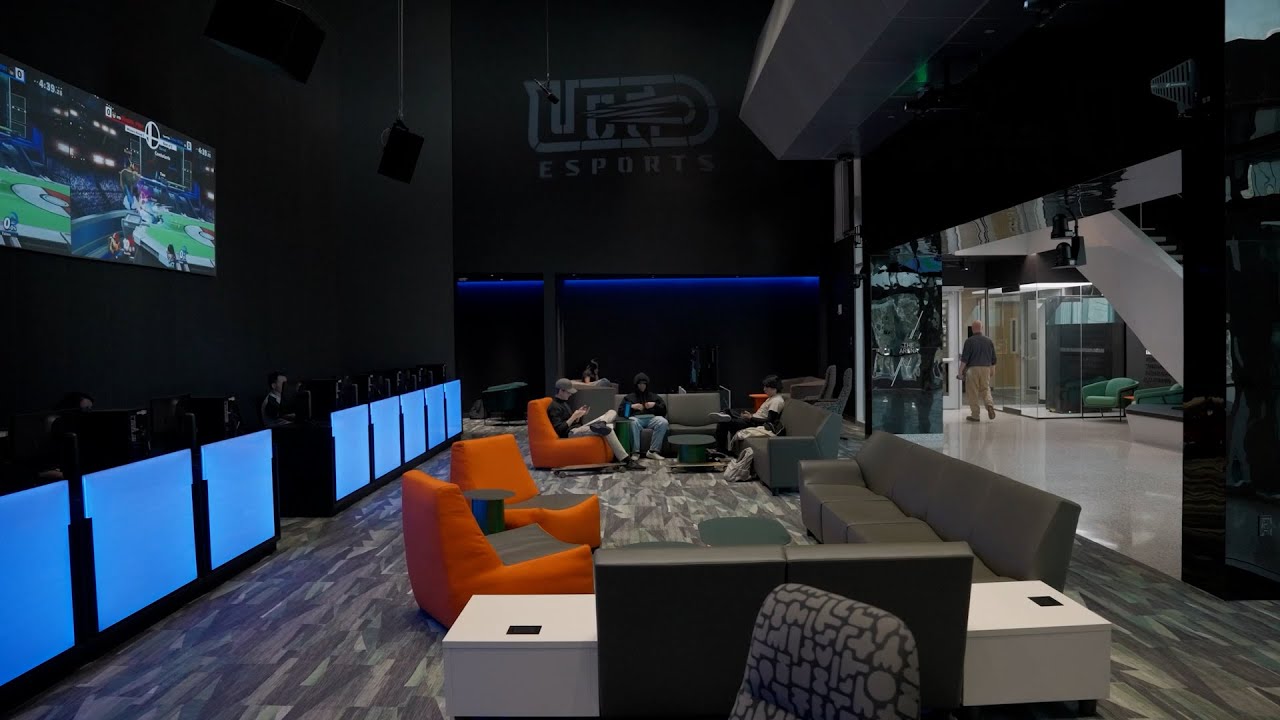 UT Dallas Comets LANding Esports Center - YouTube