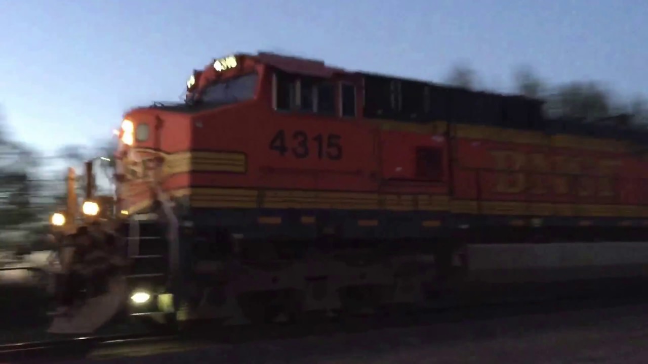 BNSF Oil Train!!! (Chester Montana) feat. Tier 4 ET44C4!!! YouTube