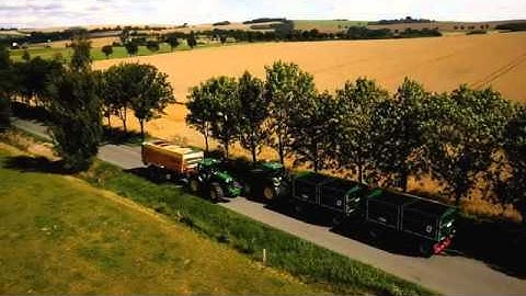 The new John Deere T series combines: John Deere MachineSync