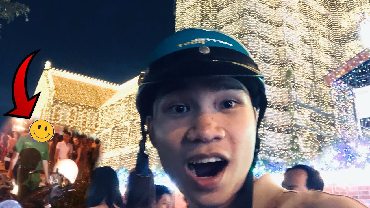 Xém Bị Công An Rượt Trước Nhà Thờ Đức Bà vì….- Giáng Sinh Tại Nhà Thờ Đức Bà Sài Gòn