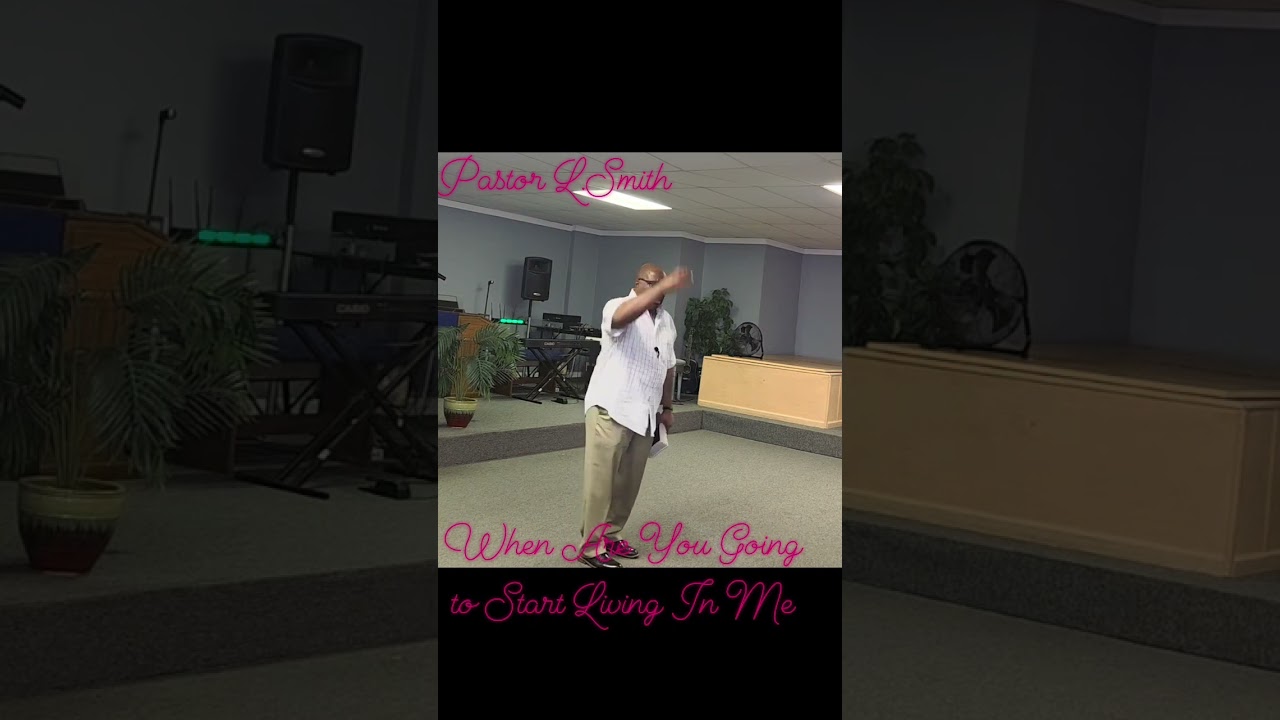 Pastor Lenon Smith preaching