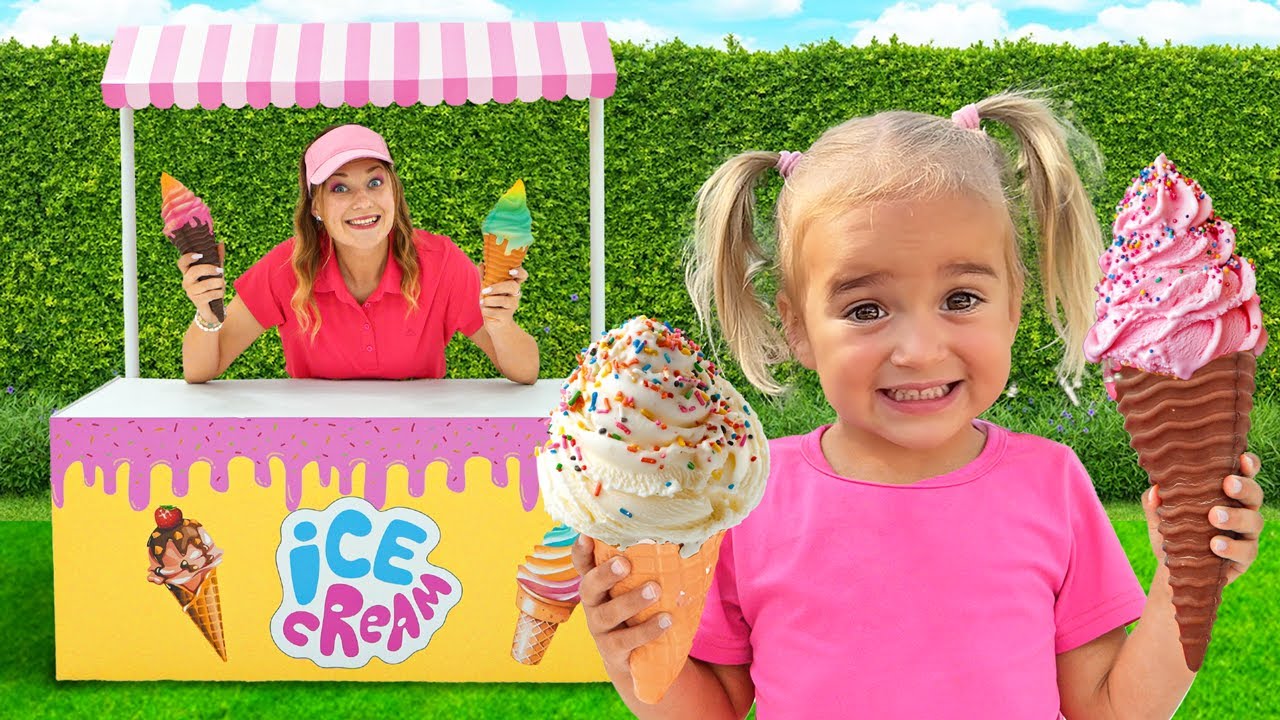 Алиса и Дейя играют в магазине мороженого