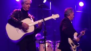 Homestead Guitars  Boudewijn Op Zijn Witte Homestead Gitaar  Fragmenten Van Vreemde Kostgangers