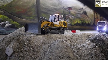 Liebherr LR634 levelling off the tipsite