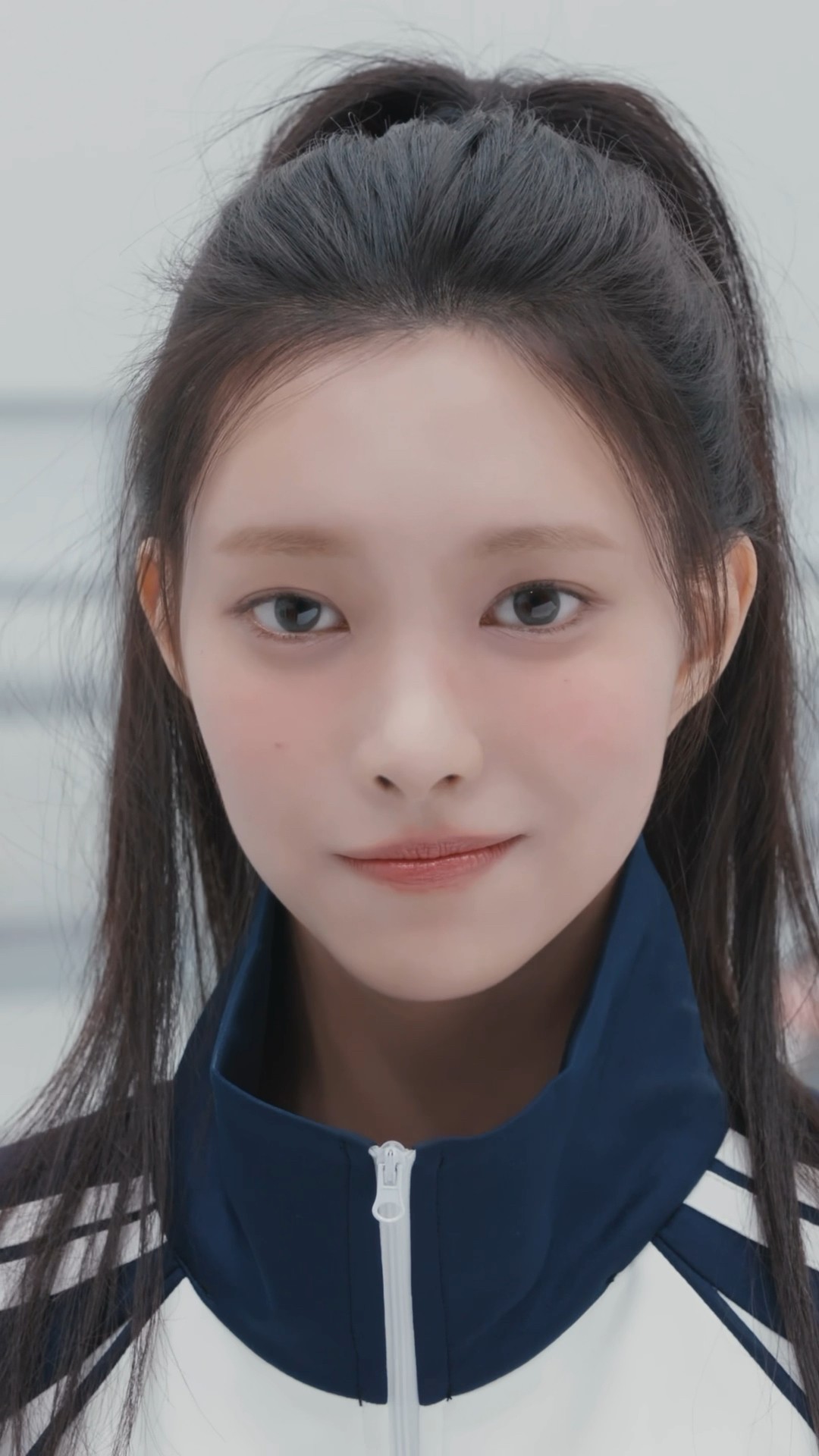 ILLIT (#아일릿) 'SUPER REAL ME' Brand Film (#YUNAH Ver.) - YouTube