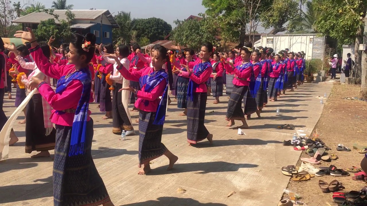 รำบวงสรวงพระธาตุนางเพ็ญ@งาน112ปี ของดี 12 ท้องถิ่น อำเภอเพ็ญ (14/02/2563)