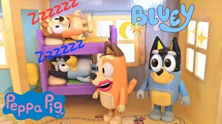 BLUEY Family Lives at Peppa Pig's House! 😅 Bluey Toys Pretend Play