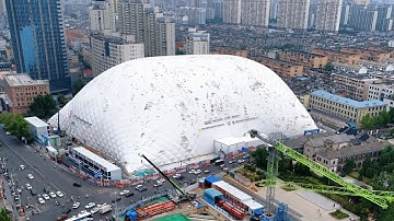 "Largest inflatable dome in the world" covers construction site in China