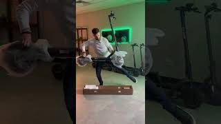 We zijn dol op ASMR-unboxingvideo's. Met de Navee E-Scooter in de hoofdrol. #GoedDenken #GoedeAankopen #E-Scooter