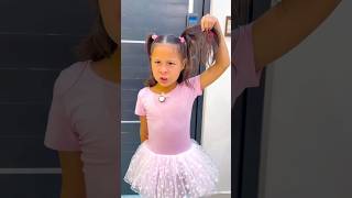 A Valeria Le Pegaron Un Chicle En El Cabello