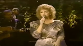 Video thumbnail of "Reba McEntire — "How Blue" — Live"