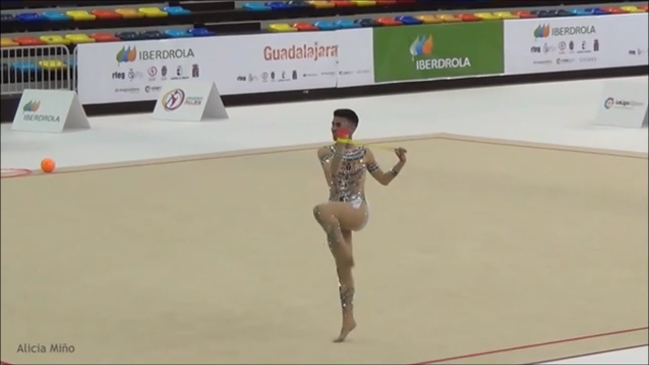 新体操男子 レオタードを着て美しく演技をする海外の男子選手 Rhythmic Gymnastics Main Youtube