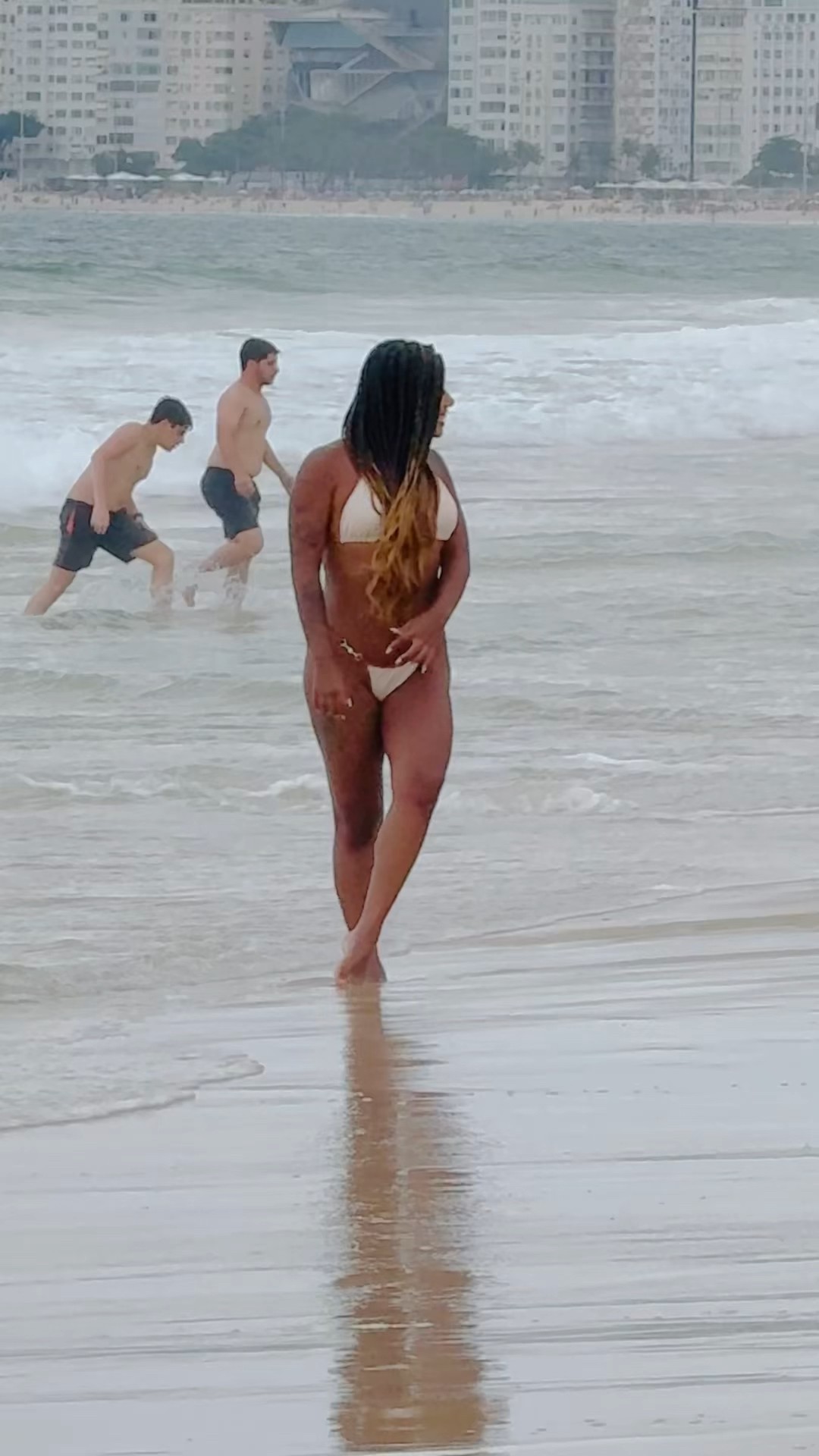?? Copacabana Beach Hot Day at