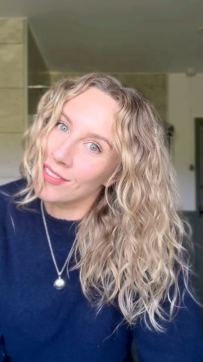 Easy Wavy Hair Routine | 2a-2b #shorts #wavyhair #wavyhairroutine - YouTube