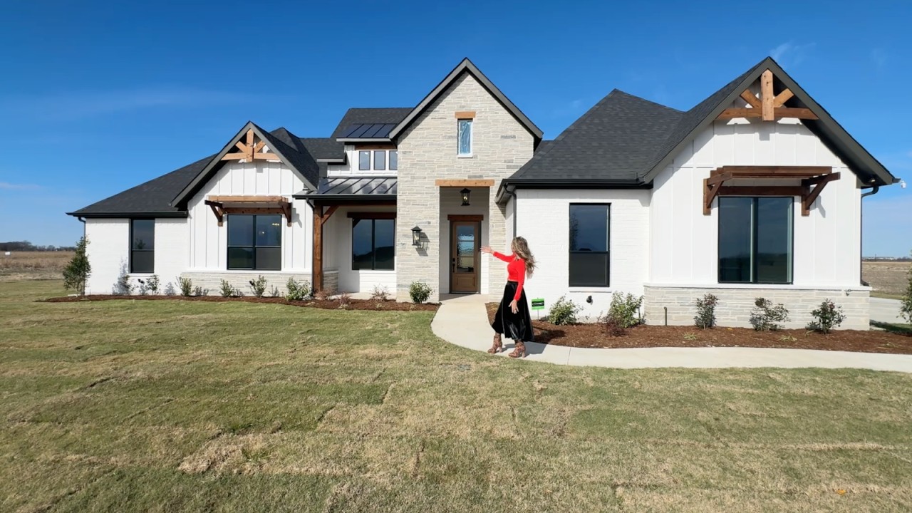 $750K CUSTOM HOME ON 1 ACRE | 5 MINS FROM LAKE WAXAHACHIE