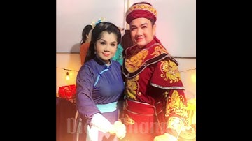 NSƯT Lê Tứ cùng NSƯT Tú Sương hát phục vụ khán giả tại Cần Giờ