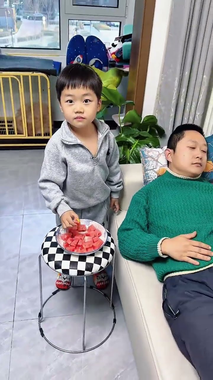 还挺会享受，给你加点芥末尝尝！#Cute baby#Cute#呆萌小米宝#聪明宝宝#萌娃