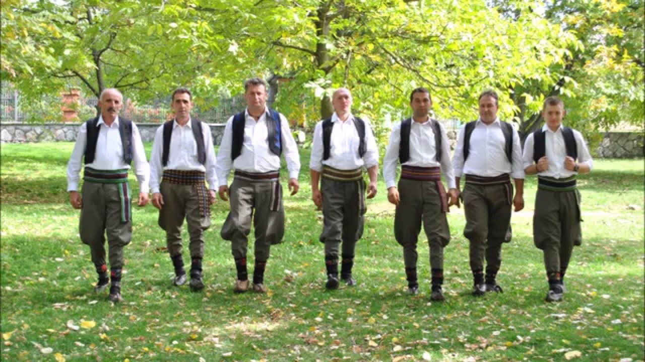 Sinoc prodjoh sokakom kroz selo - Lunovacka moba