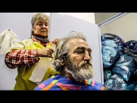 Doku - Die Obdachlosen-Friseurin von Berlin