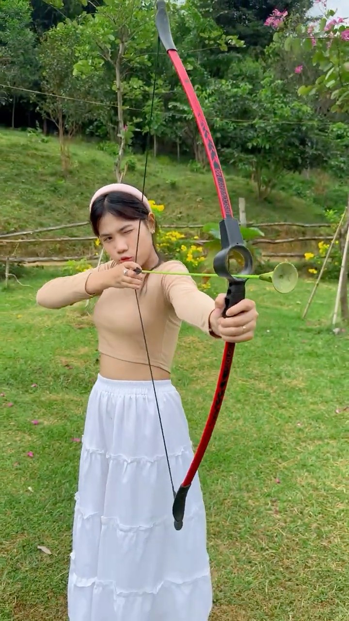 LNS - Đại chiến cung tên tí hon và khổng lồ || Bow and arrow noob vs pro vs hacker #shorts