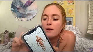 ASMR Deutsch 🩷 Amerikanerin lernt Muskeln (Wörter)
