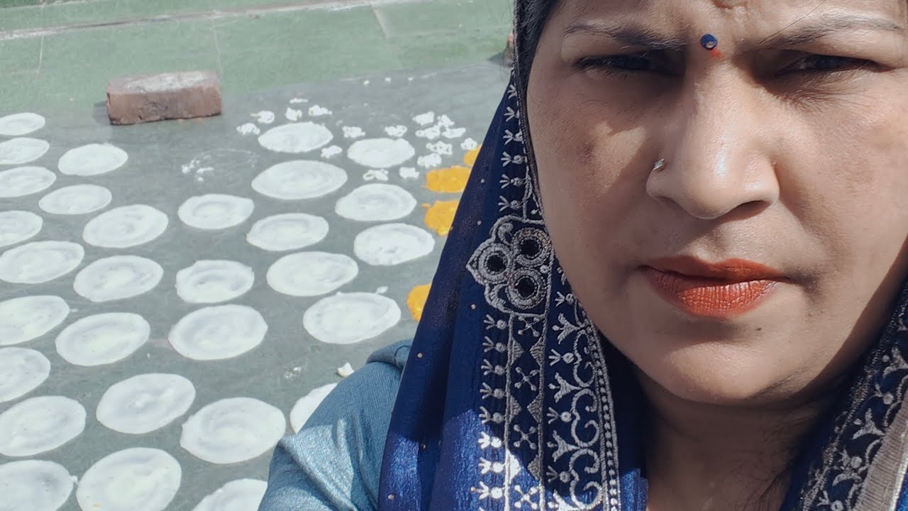 Aaj humne banai suji ki kachori aur papad 😋😝