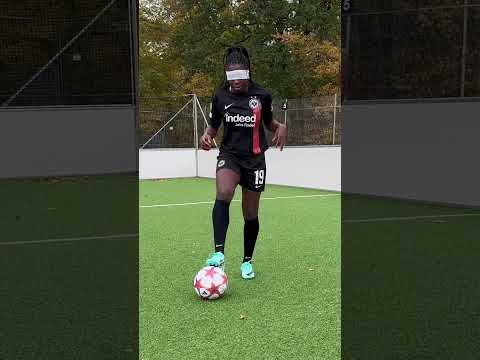 How do you rate Nicole Anyomi's blindfold keepy up challenge? #shorts
