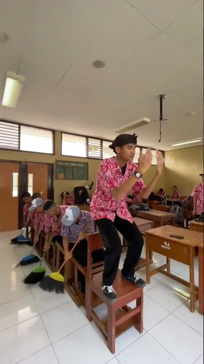 pacu jalur❌ piket lur✅ #sekolahku #pacujalur #perahudayung (source.@rzkyyymaulana11)