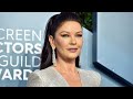 Catherine Zeta Jones Injures Her Foot While Putting Up Holiday Decorations Pain Was Worse Than Lab