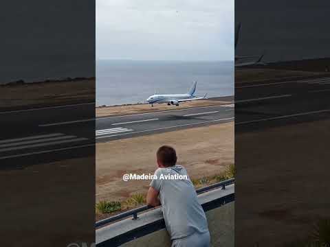 Windy Boeing 737 Max Landing at Madeira