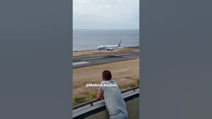 Windy Boeing 737 Max Landing at Madeira - DayDayNews
