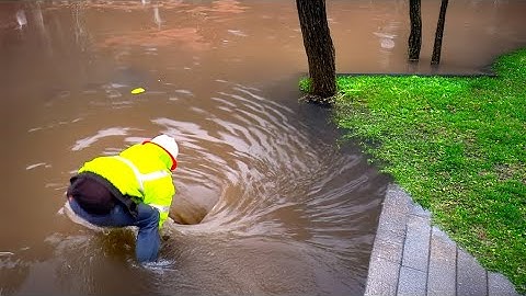 Flood Fighters Battling Floods by Unclogging Drains!