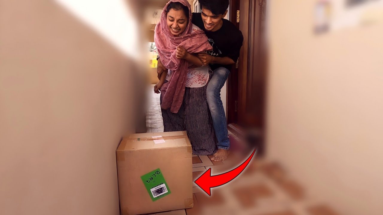 BOMB..💣 BOX PRANK ON PAMI..🤣🤣 SHE SCARED