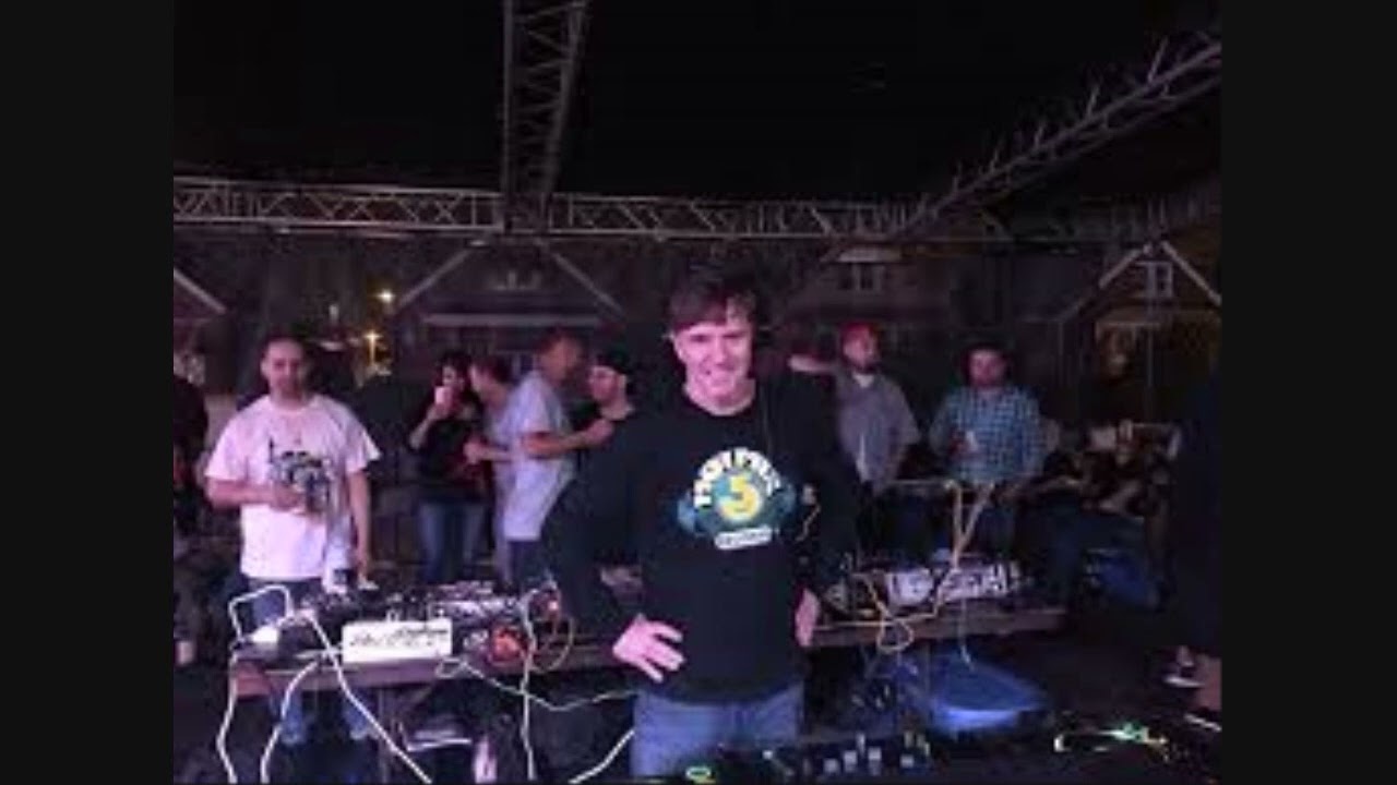 Best of Hot Mix 5 : Mickey Mixin Oliver Dj Live on 102.7 WBMX, Chicago 1986-3 (2)